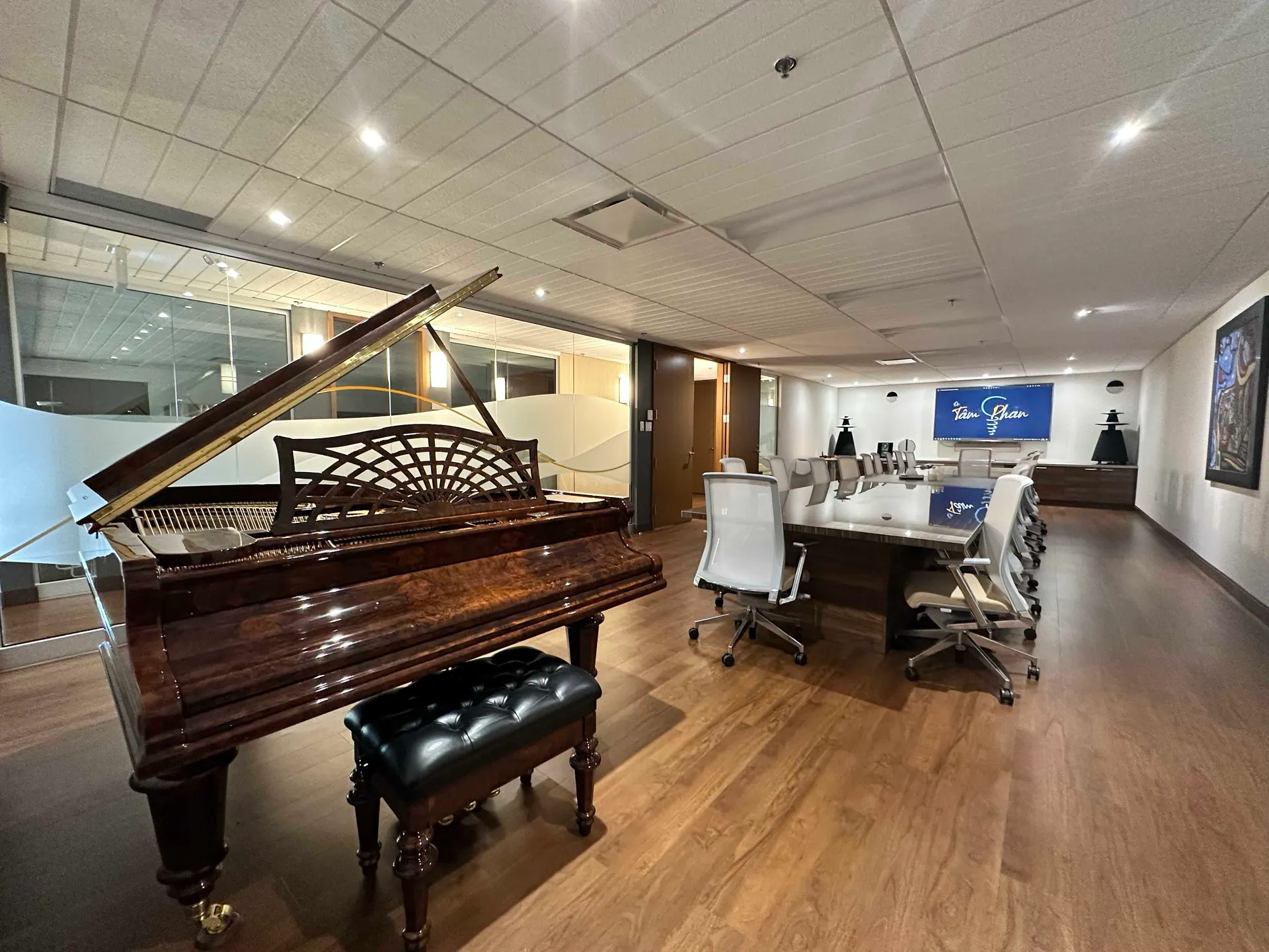 Piano lounge & conference room